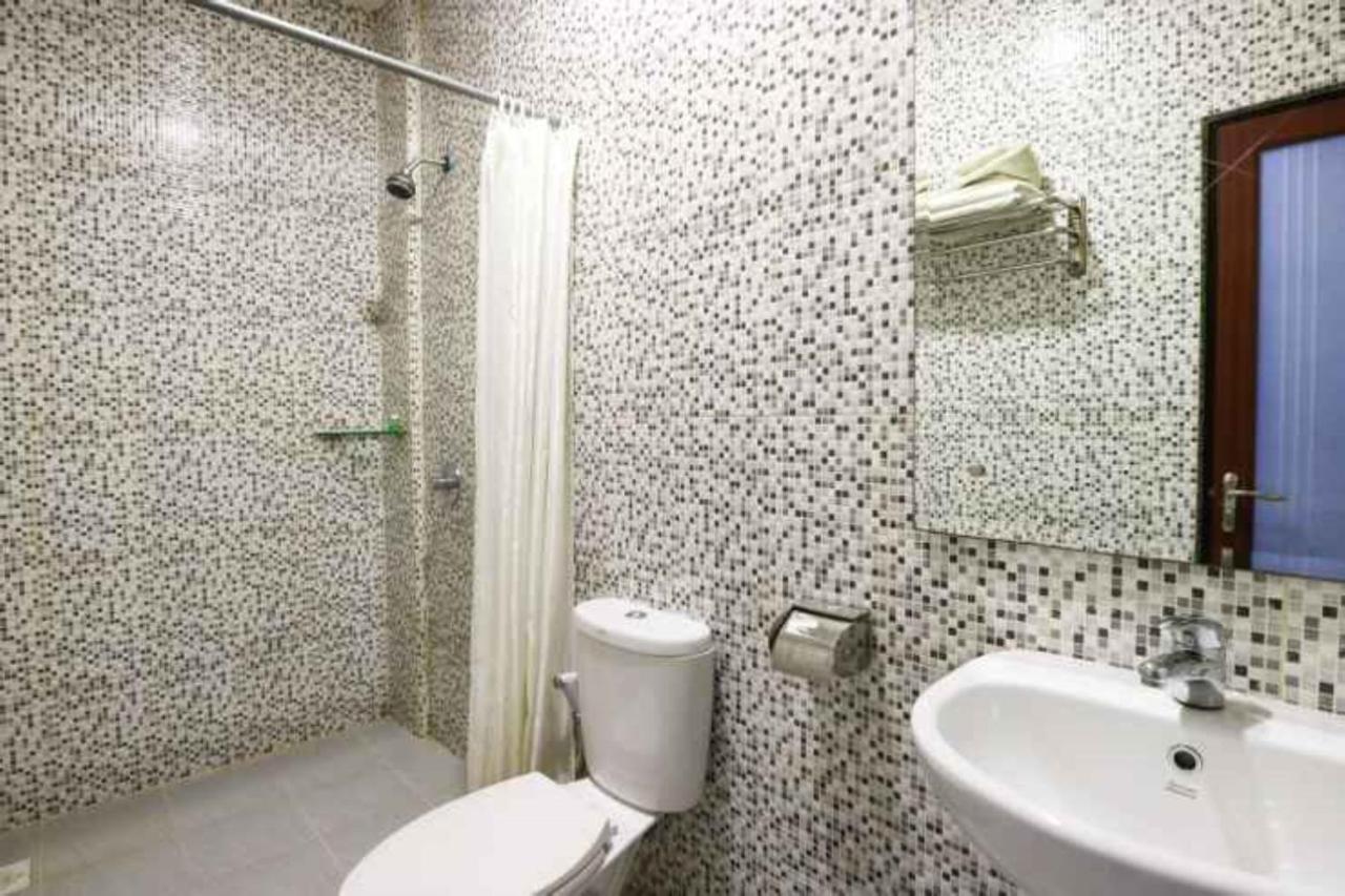 Blitz Hotel Batam Near Sultan Mahmud Ri'Ayat Shah Sekupang Exterior photo