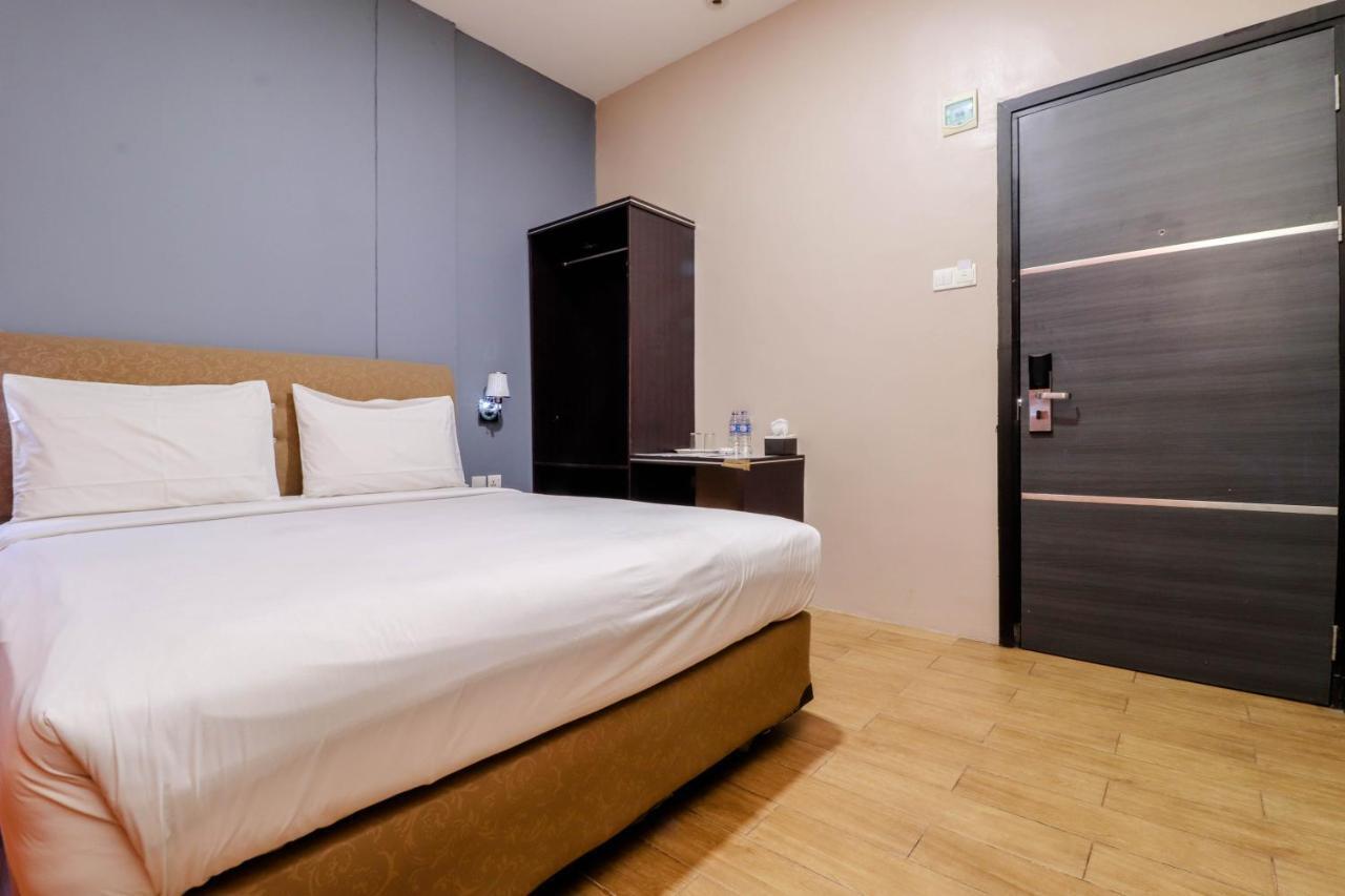 Blitz Hotel Batam Near Sultan Mahmud Ri'Ayat Shah Sekupang Exterior photo