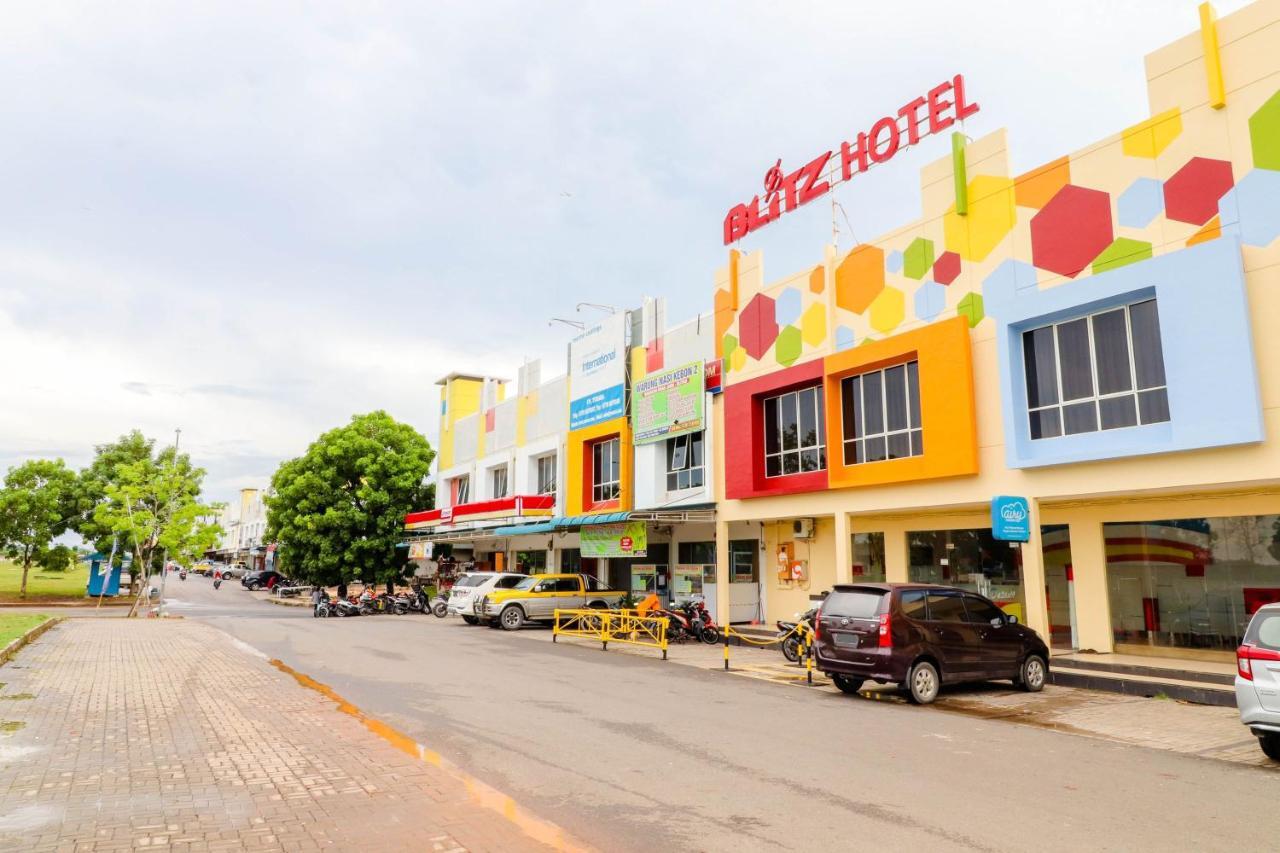 Blitz Hotel Batam Near Sultan Mahmud Ri'Ayat Shah Sekupang Exterior photo