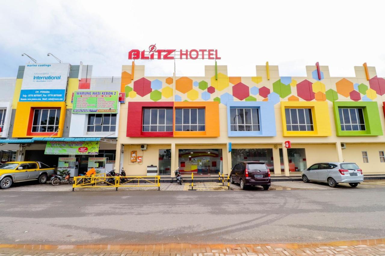 Blitz Hotel Batam Near Sultan Mahmud Ri'Ayat Shah Sekupang Exterior photo