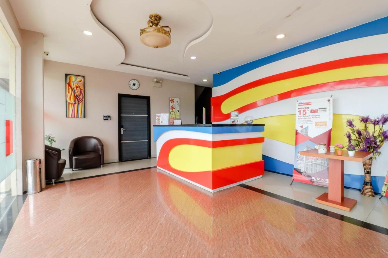 Blitz Hotel Batam Near Sultan Mahmud Ri'Ayat Shah Sekupang Exterior photo