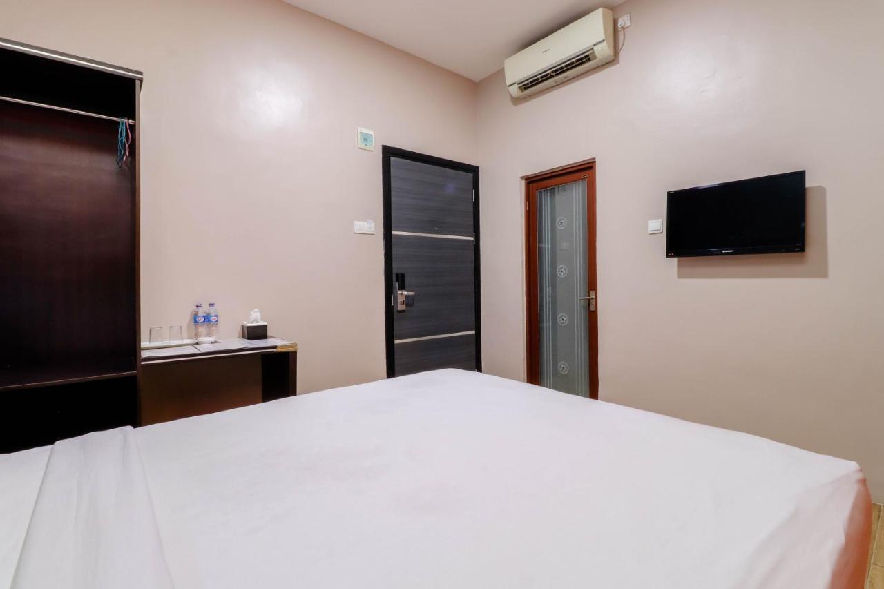 Blitz Hotel Batam Near Sultan Mahmud Ri'Ayat Shah Sekupang Exterior photo