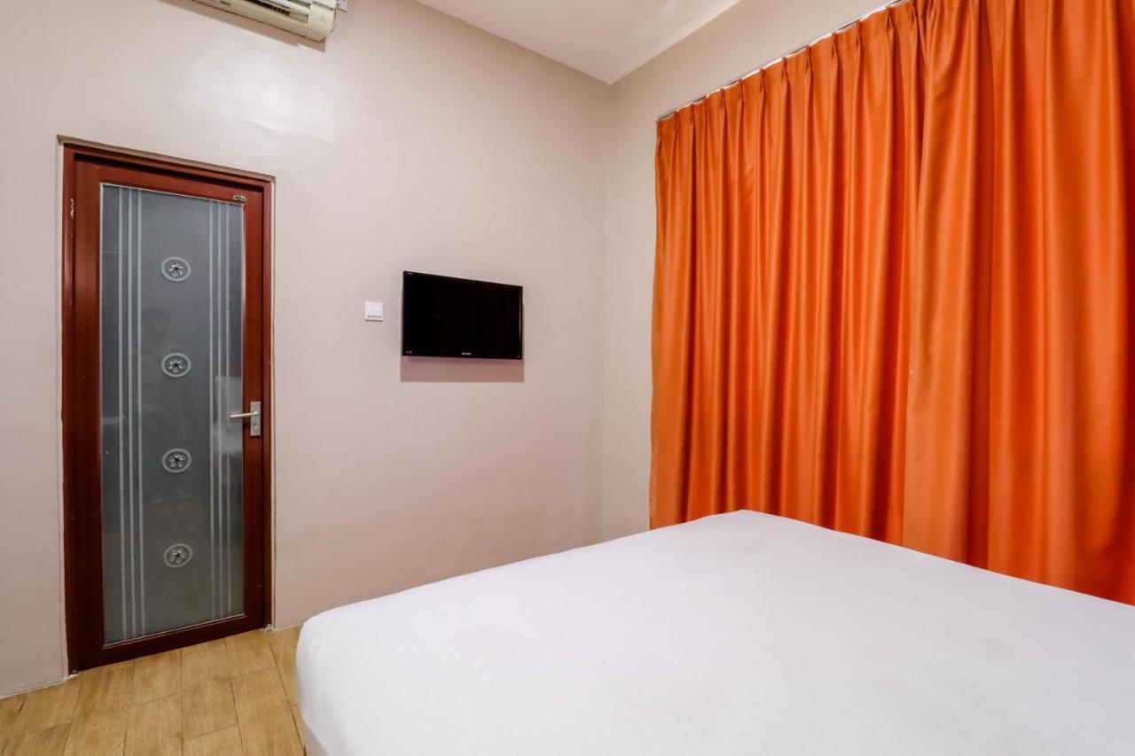 Blitz Hotel Batam Near Sultan Mahmud Ri'Ayat Shah Sekupang Exterior photo