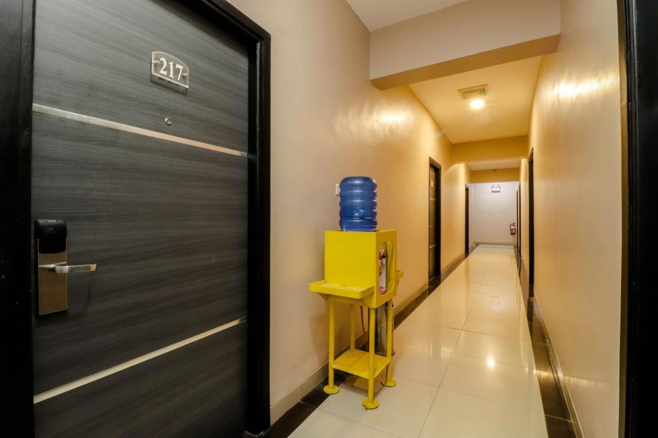 Blitz Hotel Batam Near Sultan Mahmud Ri'Ayat Shah Sekupang Exterior photo